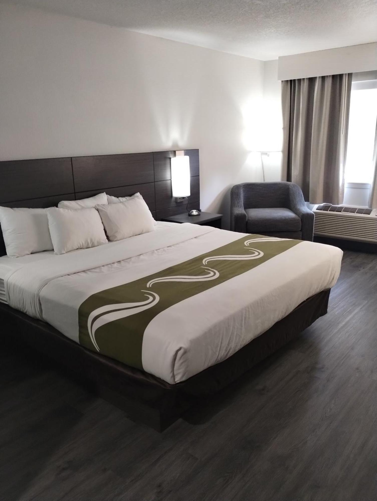 Quality Inn & Suites Уилсонвилл Экстерьер фото