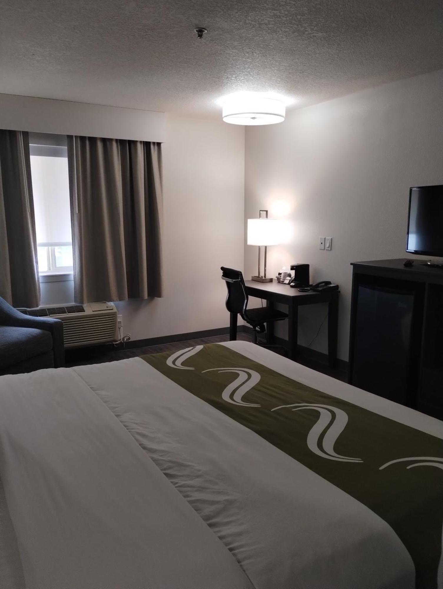 Quality Inn & Suites Уилсонвилл Экстерьер фото