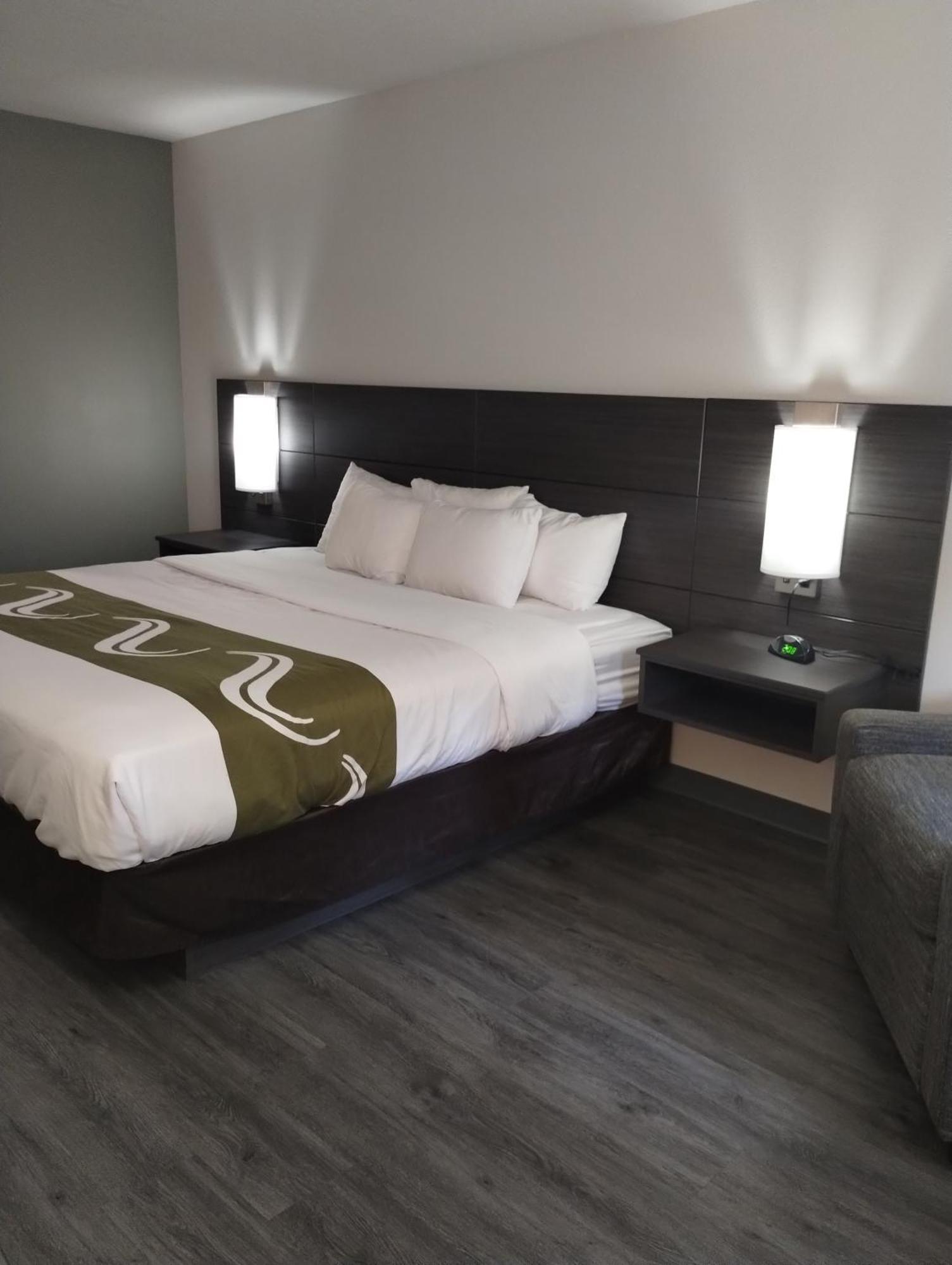 Quality Inn & Suites Уилсонвилл Экстерьер фото