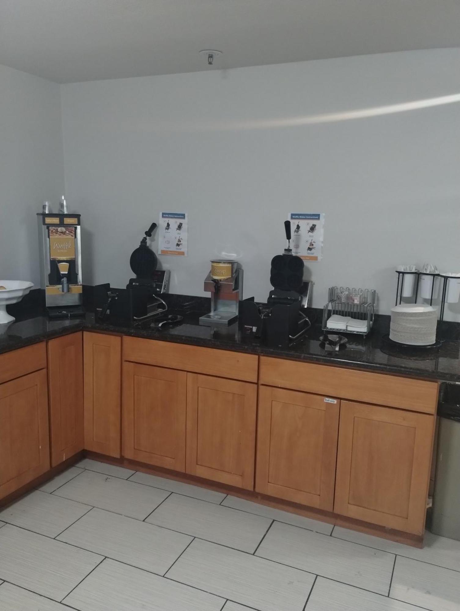 Quality Inn & Suites Уилсонвилл Экстерьер фото