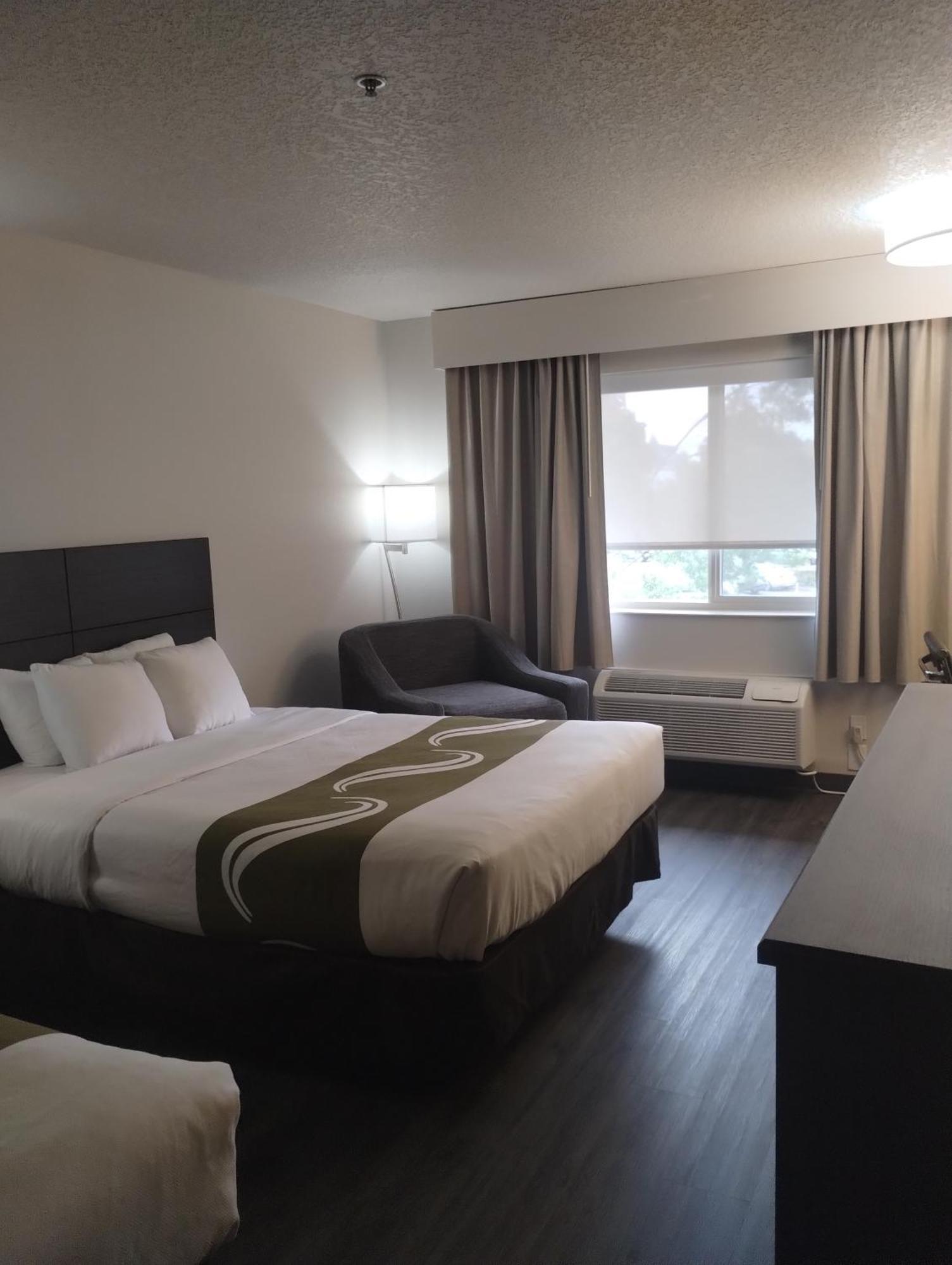Quality Inn & Suites Уилсонвилл Экстерьер фото