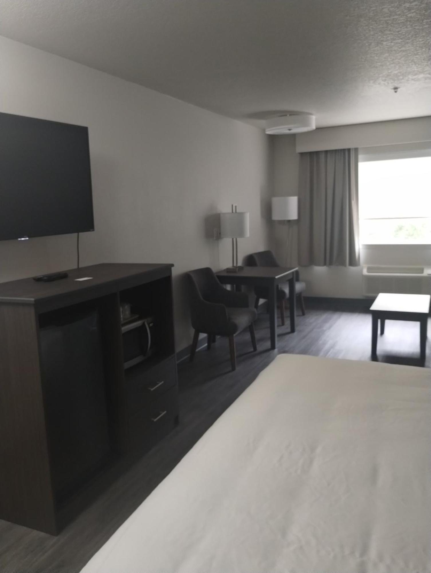 Quality Inn & Suites Уилсонвилл Экстерьер фото